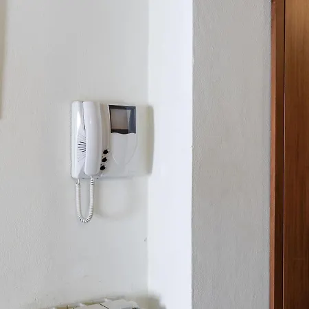Simplistic In Near Parco Di Rocca Apartamento