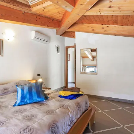 Simplistic In Near Parco Di Rocca Appartement *