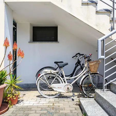 Simplistic In Near Parco Di Rocca Appartement